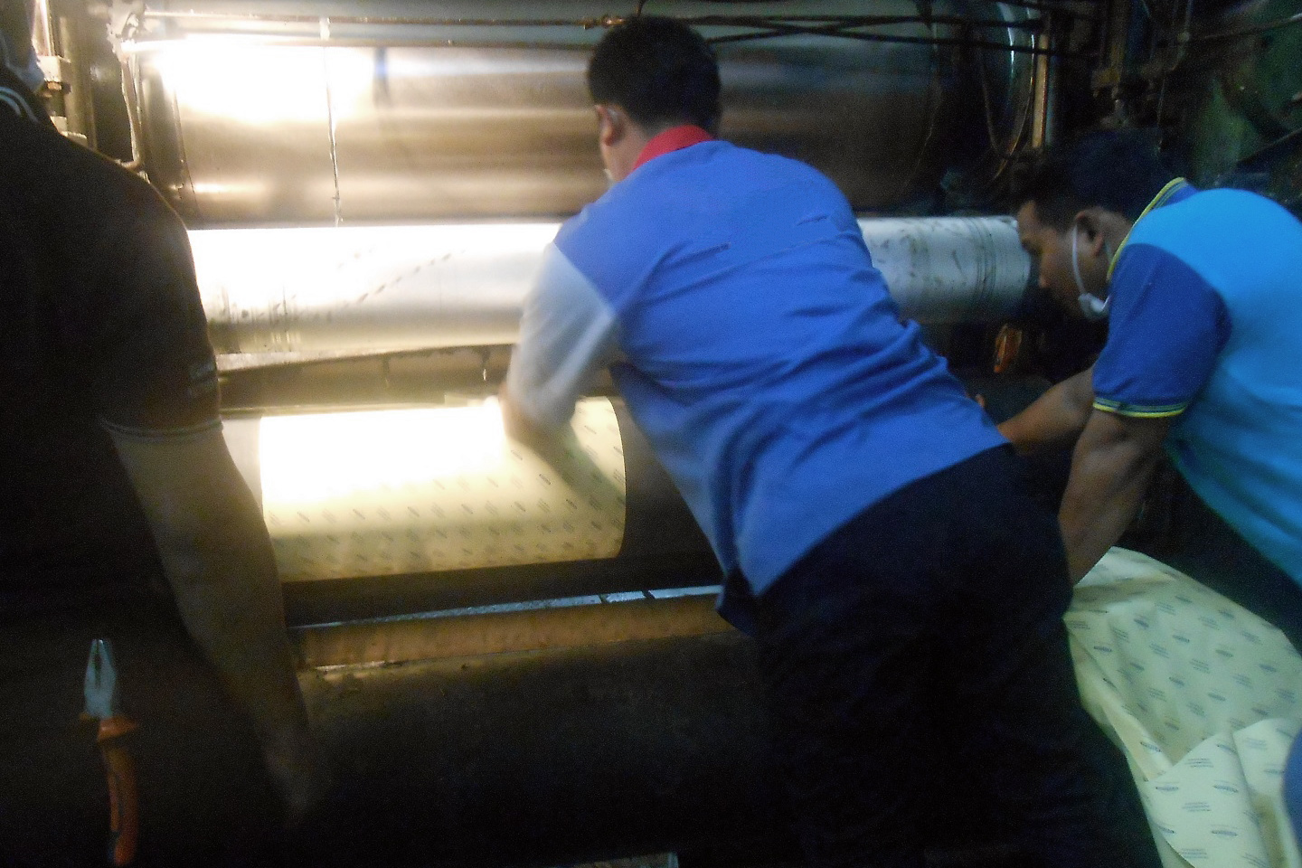 Installing Ustegra roller at a plastic-floor Customer